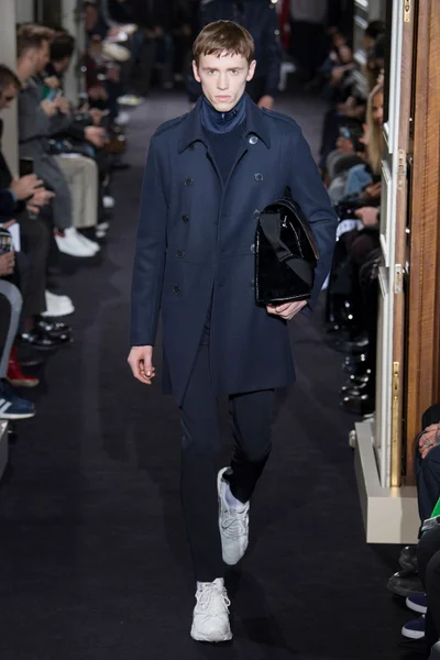 Look 17
